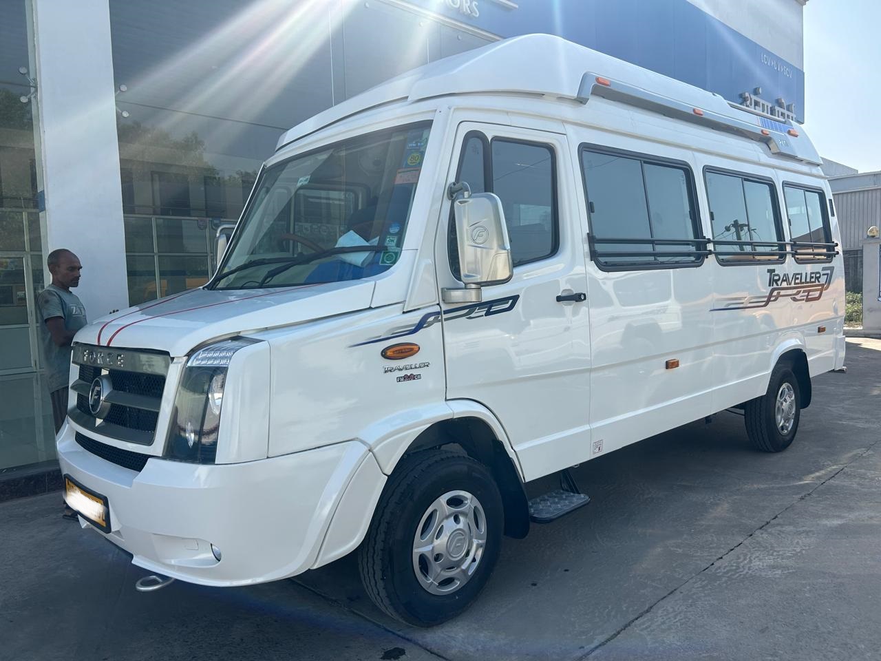 Force Traveller 13 Seater